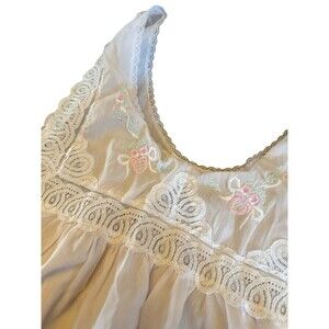 VTG‎ Barbizon Nightgown Size Medium w/ivory lace romantic sexy